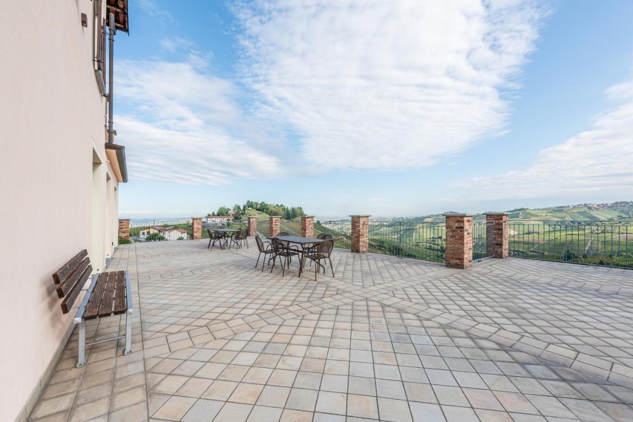 Villa Bricco Paglieri, Entire Villa Alba  Buitenkant foto