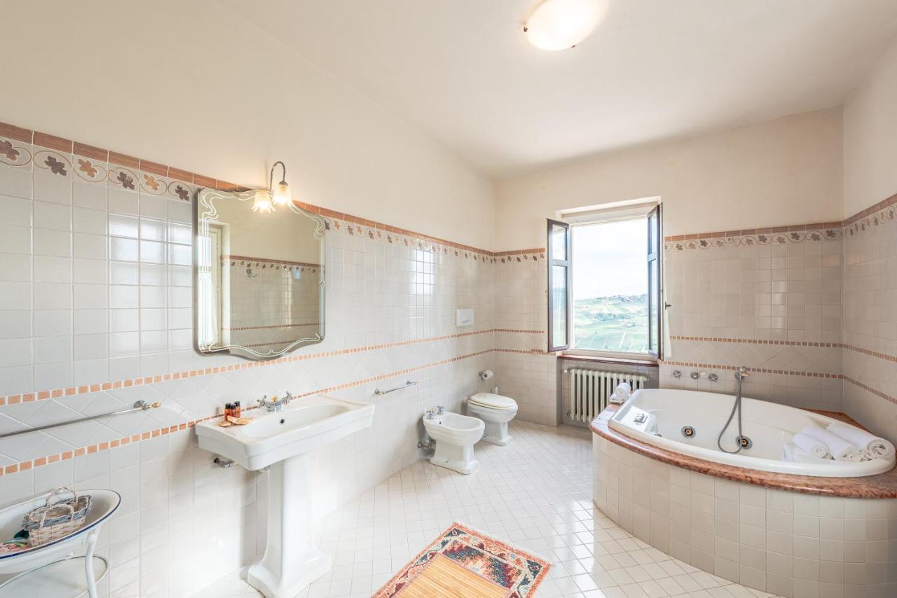 Villa Bricco Paglieri, Entire Villa Alba  Buitenkant foto