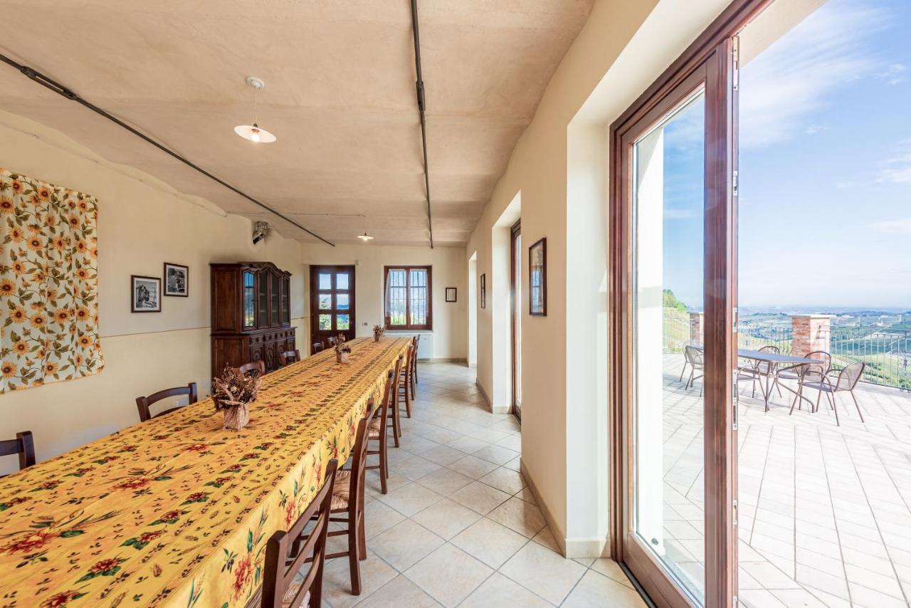 Villa Bricco Paglieri, Entire Villa Alba  Buitenkant foto