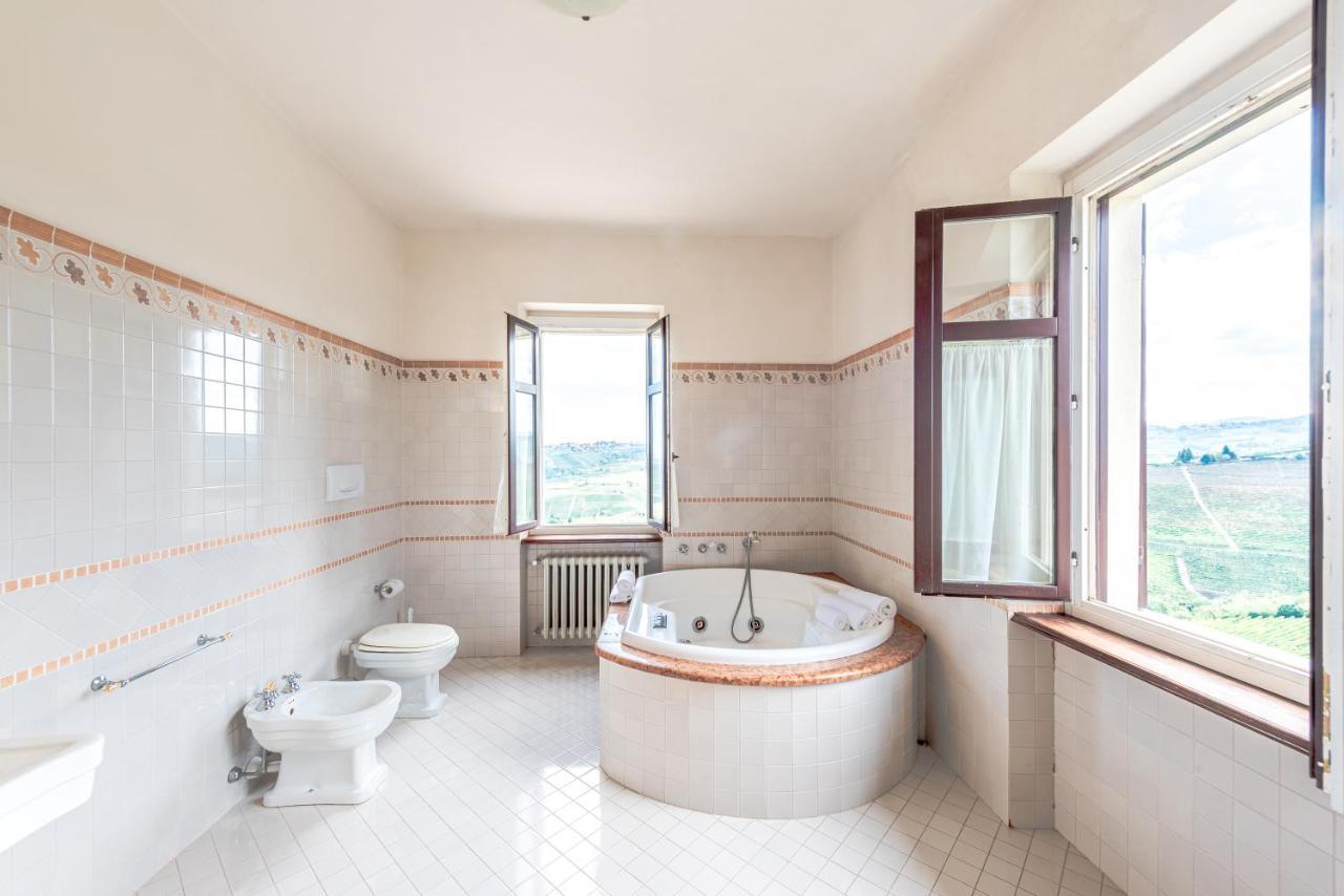 Villa Bricco Paglieri, Entire Villa Alba  Buitenkant foto