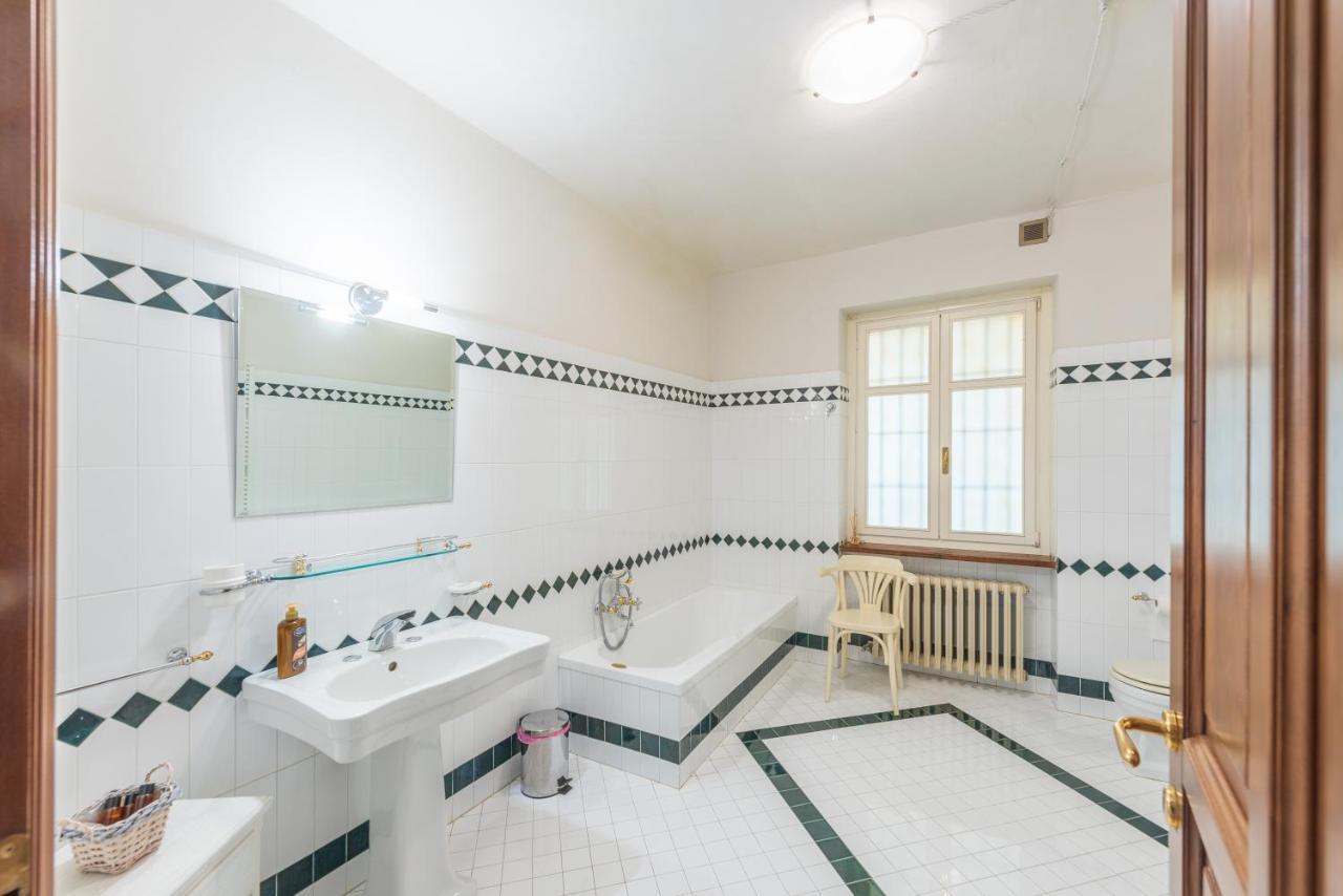 Villa Bricco Paglieri, Entire Villa Alba  Buitenkant foto